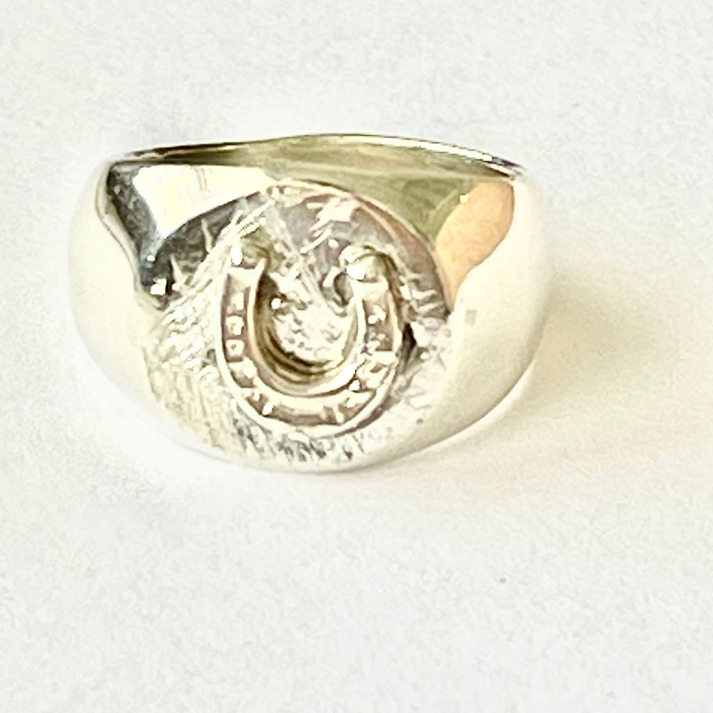 horseshoe ring
